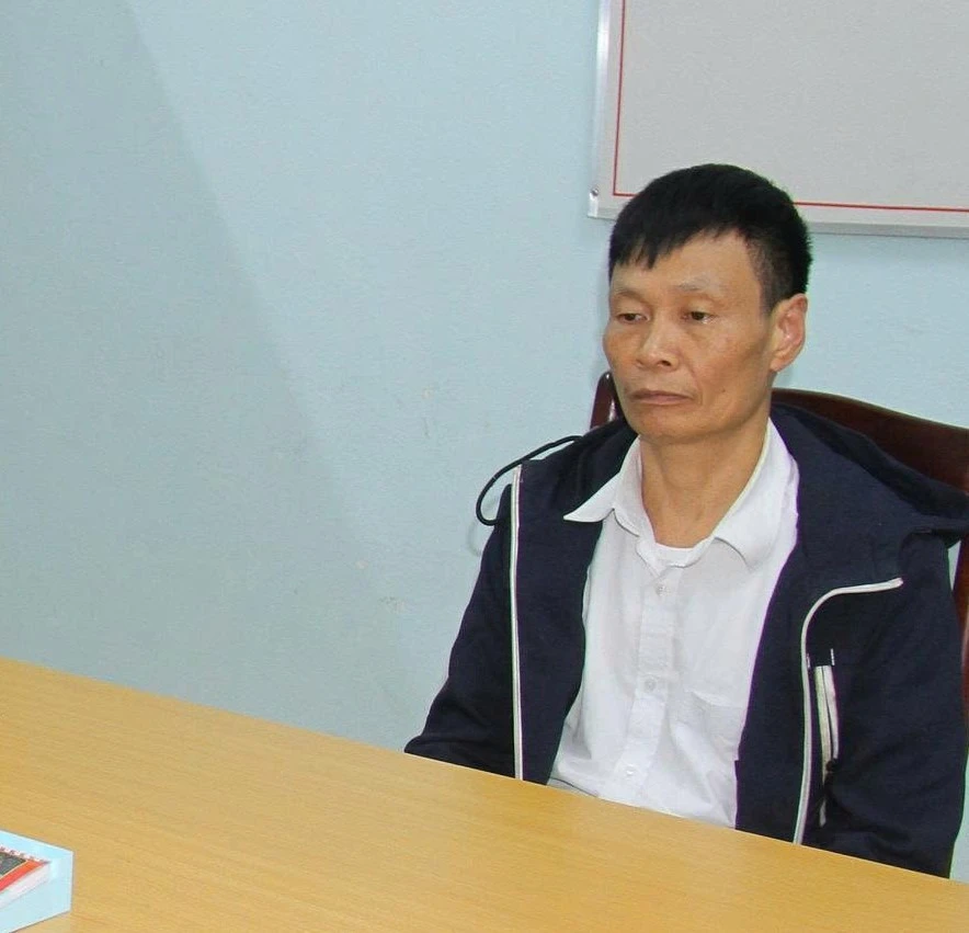 Khám nhà đối tượng dùng ma túy ở Sa Pa, phát hiện 2 khẩu súng Khám nhà đối tượng dùng ma túy ở Sa Pa, phát hiện 2 khẩu súng