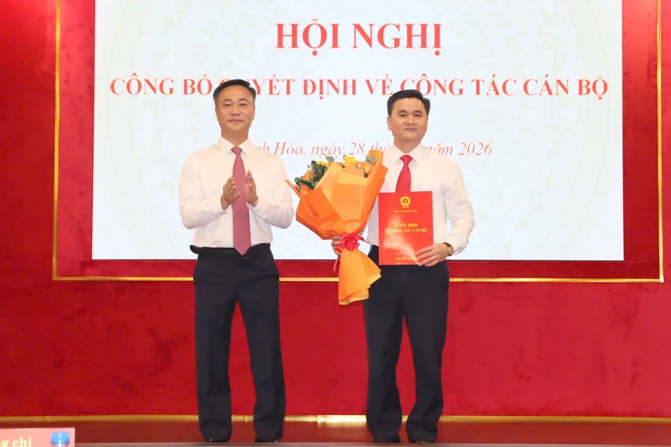Khánh Hòa bổ nhiệm Giám đốc Sở Giáo dục và Đào tạo, Chánh văn phòng Tỉnh ủy Khánh Hòa bổ nhiệm Giám đốc Sở Giáo dục và Đào tạo, Chánh văn phòng Tỉnh ủy
