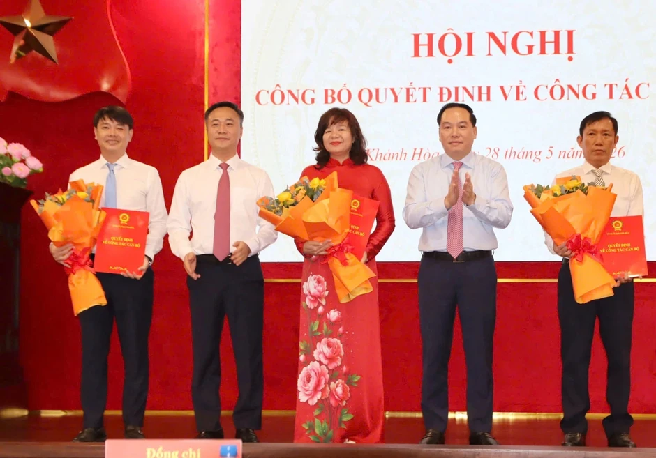 Khánh Hòa bổ nhiệm Giám đốc Sở Giáo dục và Đào tạo, Chánh văn phòng Tỉnh ủy Khánh Hòa bổ nhiệm Giám đốc Sở Giáo dục và Đào tạo, Chánh văn phòng Tỉnh ủy
