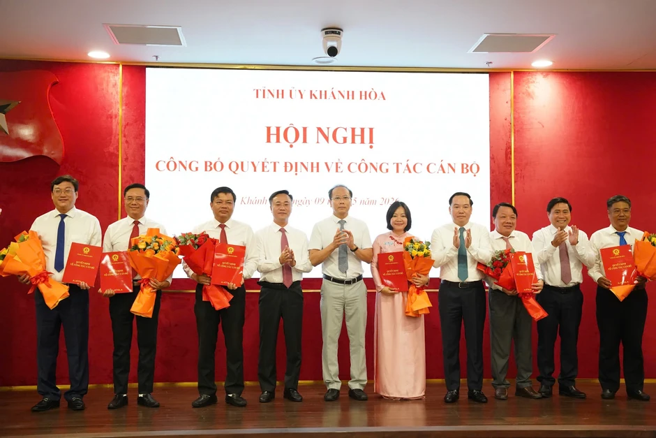 Khánh Hòa điều động, bổ nhiệm nhiều cán bộ chủ chốt Khánh Hòa điều động, bổ nhiệm nhiều cán bộ chủ chốt