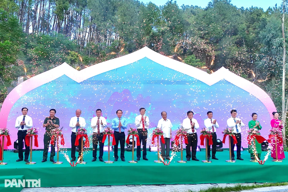 Khánh thành công trình thác 9 tầng tri ân thân mẫu Chủ tịch Hồ Chí Minh Khánh thành công trình thác 9 tầng tri ân thân mẫu Chủ tịch Hồ Chí Minh