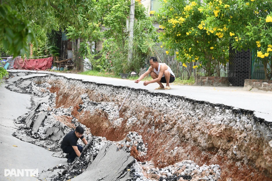 Khảo sát địa chất tìm nguyên nhân đường nhựa nứt toác sau tiếng động lớn Khảo sát địa chất tìm nguyên nhân đường nhựa nứt toác sau tiếng động lớn