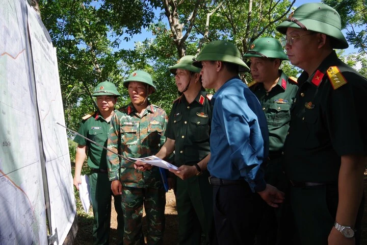 Khảo sát nơi nghi còn nhiều hài cốt liệt sĩ ở Quảng Trị