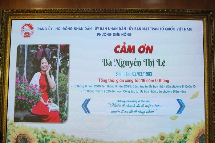 Khép lại hành trình gắn bó, người hoạt động không chuyên trách nói lời tự hào Khép lại hành trình gắn bó, người hoạt động không chuyên trách nói lời tự hào