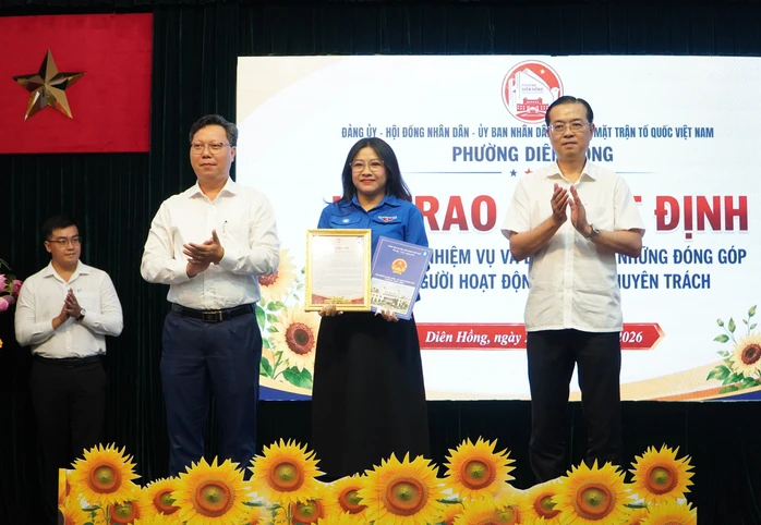 Khép lại hành trình gắn bó, người hoạt động không chuyên trách nói lời tự hào Khép lại hành trình gắn bó, người hoạt động không chuyên trách nói lời tự hào