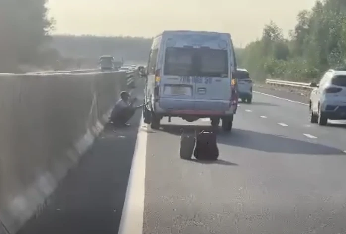Khi gặp sự cố trên cao tốc, người dân cần làm gì? Khi gặp sự cố trên cao tốc, người dân cần làm gì?
