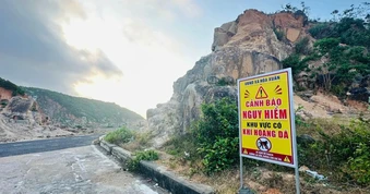 Khỉ hoang cắn 5 người nhập viện: Khuyến cáo du khách không cho khỉ ăn