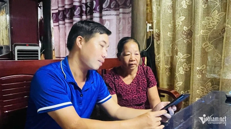 Khi người miền núi bán gà, làm du lịch bằng điện thoại thông minh