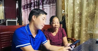 Khi người miền núi bán gà, làm du lịch bằng điện thoại thông minh