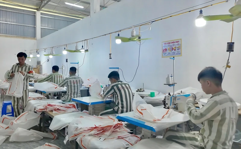 Khi quản lý bằng mệnh lệnh, cảm hoá bằng tình người Khi quản lý bằng mệnh lệnh, cảm hoá bằng tình người