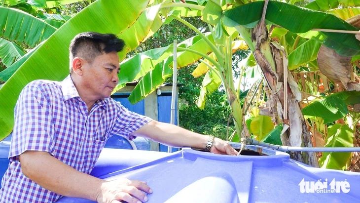 Khô hạn ‘bủa vây’, dân trên đảo Hải Tặc tất bật trữ nước ngọt Khô hạn ‘bủa vây’, dân trên đảo Hải Tặc tất bật trữ nước ngọt