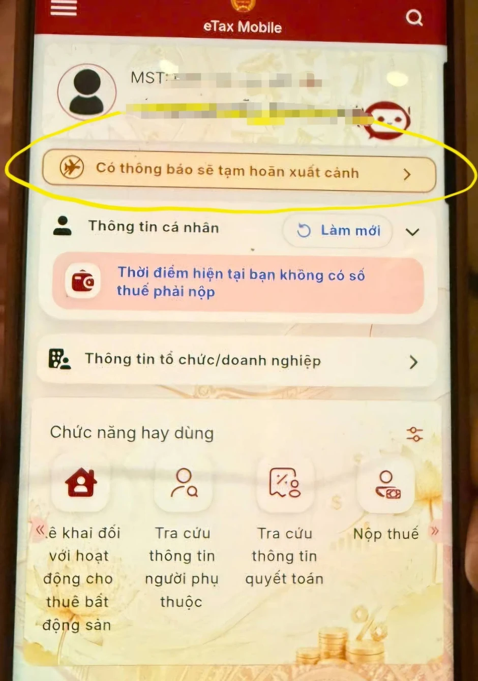 Khổ sở trong vai giám đốc, cú sốc 'tuýt còi' xuất cảnh Khổ sở trong vai giám đốc, cú sốc 'tuýt còi' xuất cảnh
