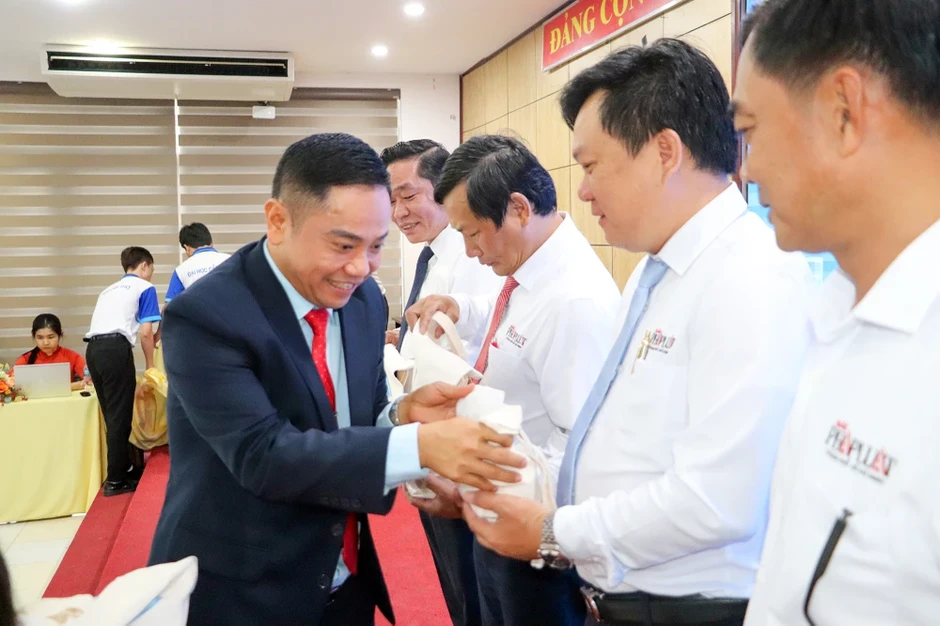 Khoa Luật, Đại học Cần Thơ ký kết biên bản ghi nhớ hợp tác với Báo Pháp Luật TP.HCM Khoa Luật, Đại học Cần Thơ ký kết biên bản ghi nhớ hợp tác với Báo Pháp Luật TP.HCM