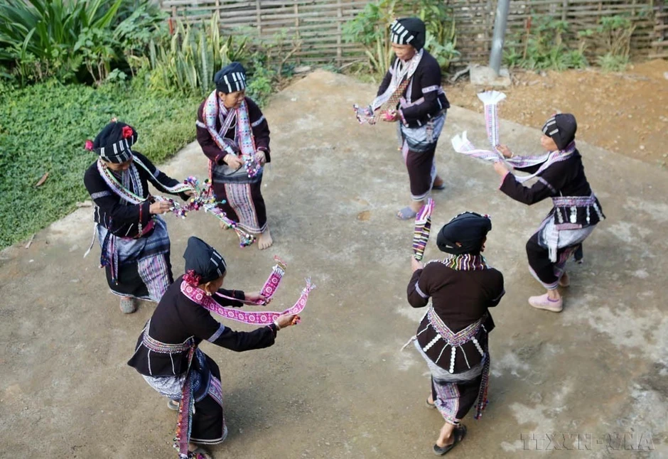 Khơi thông nguồn lực để phát triển văn hóa toàn diện Khơi thông nguồn lực để phát triển văn hóa toàn diện