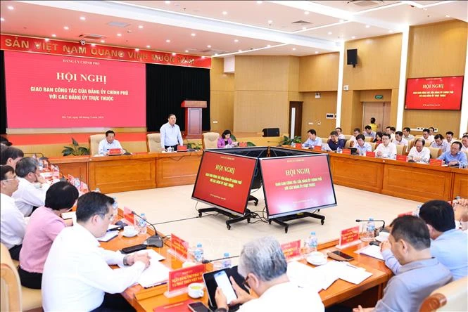 Khơi thông nguồn lực, thúc đẩy tăng trưởng gắn với xây dựng Đảng vững mạnh Khơi thông nguồn lực, thúc đẩy tăng trưởng gắn với xây dựng Đảng vững mạnh