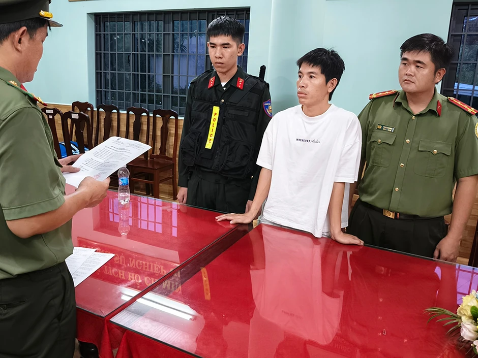 Khởi tố 2 người giúp nhóm công dân Trung Quốc lưu trú trái phép tại Phú Quốc Khởi tố 2 người giúp nhóm công dân Trung Quốc lưu trú trái phép tại Phú Quốc