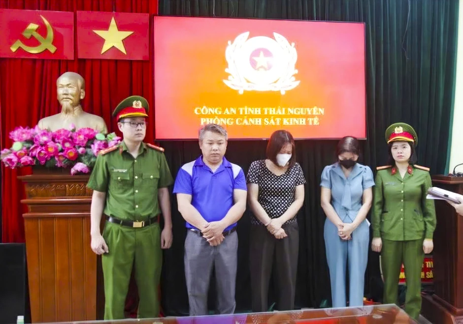 Khởi tố 3 bị can vụ đưa thực phẩm bẩn vào trường học ở Thái Nguyên Khởi tố 3 bị can vụ đưa thực phẩm bẩn vào trường học ở Thái Nguyên