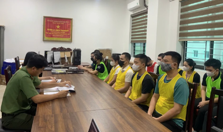 Khởi tố 42 đối tượng mua bán dữ liệu và tổ chức đánh bạc, thu giữ 42 cây vàng Khởi tố 42 đối tượng mua bán dữ liệu và tổ chức đánh bạc, thu giữ 42 cây vàng