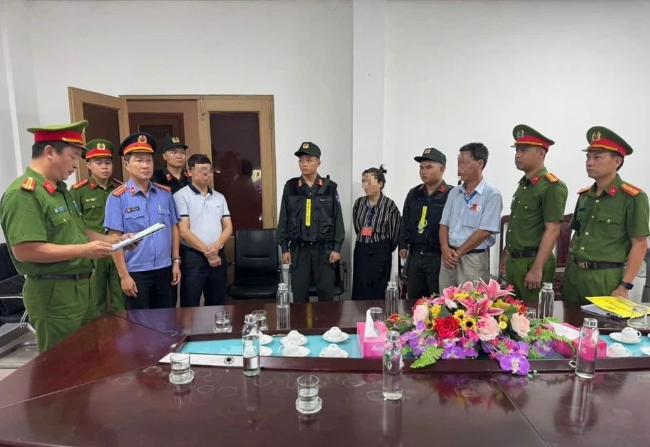 Khởi tố 7 bị can trong vụ chiếm đoạt hơn 1,7 tỉ đồng tiền nông thôn mới
