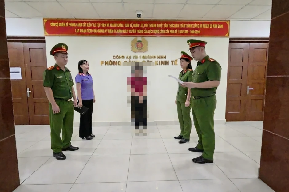 Khởi tố giám đốc và 3 cán bộ, nhân viên vụ mua bán hóa đơn trái phép ở Quảng Ninh Khởi tố giám đốc và 3 cán bộ, nhân viên vụ mua bán hóa đơn trái phép ở Quảng Ninh
