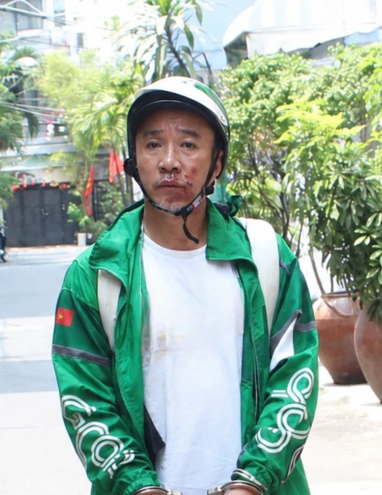 Khởi tố kẻ cướp giật nguy hiểm, kéo lê nạn nhân trên đường ở TPHCM Khởi tố kẻ cướp giật nguy hiểm, kéo lê nạn nhân trên đường ở TPHCM