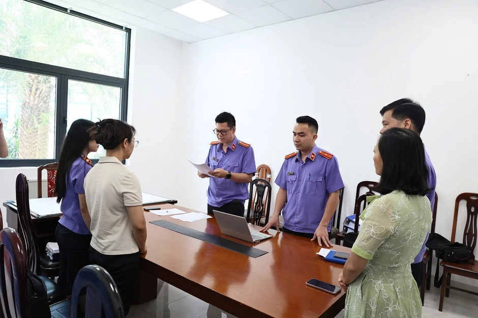 Khởi tố nguyên Kiểm sát viên VKSND TP Hà Nội vì làm sai lệch hồ sơ vụ án Khởi tố nguyên Kiểm sát viên VKSND TP Hà Nội vì làm sai lệch hồ sơ vụ án