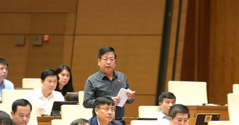 Không cho ủy quyền ký giấy khai tử, chủ tịch xã đi vắng cả tháng, người dân làm thế nào?