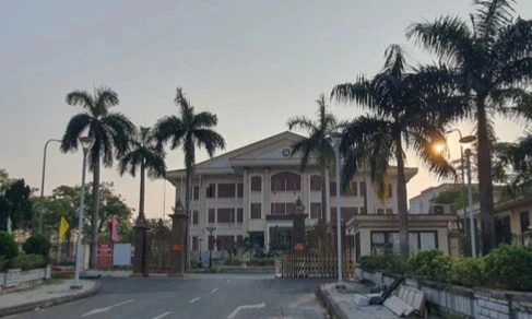 'Không phải đưa ngược cán bộ làm việc ở bắc Quảng Trị vào lại nam Quảng Trị' 'Không phải đưa ngược cán bộ làm việc ở bắc Quảng Trị vào lại nam Quảng Trị'