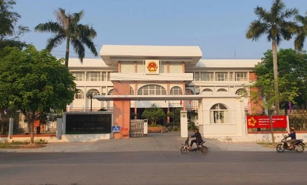 'Không phải đưa ngược cán bộ làm việc ở bắc Quảng Trị vào lại nam Quảng Trị' 'Không phải đưa ngược cán bộ làm việc ở bắc Quảng Trị vào lại nam Quảng Trị'
