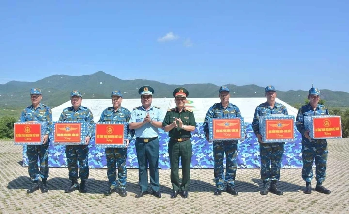 Không quân Việt Nam lần đầu bắn, ném bom đạn thật trên máy bay L-39NG Không quân Việt Nam lần đầu bắn, ném bom đạn thật trên máy bay L-39NG