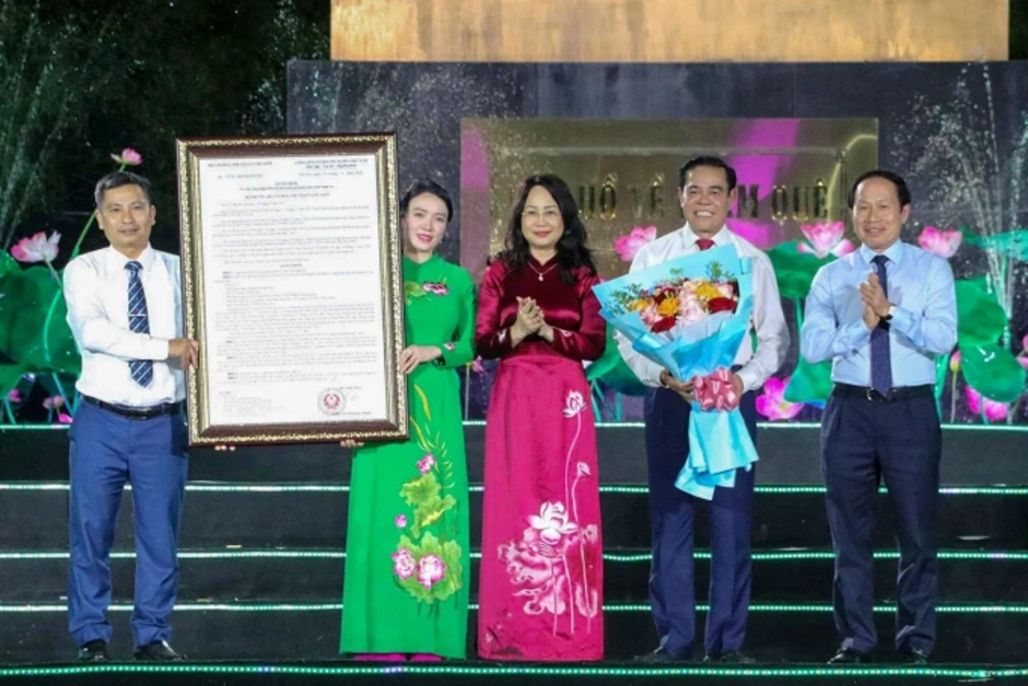 Khu di tích Kim Liên nhận Huân chương Lao động hạng nhất Khu di tích Kim Liên nhận Huân chương Lao động hạng nhất