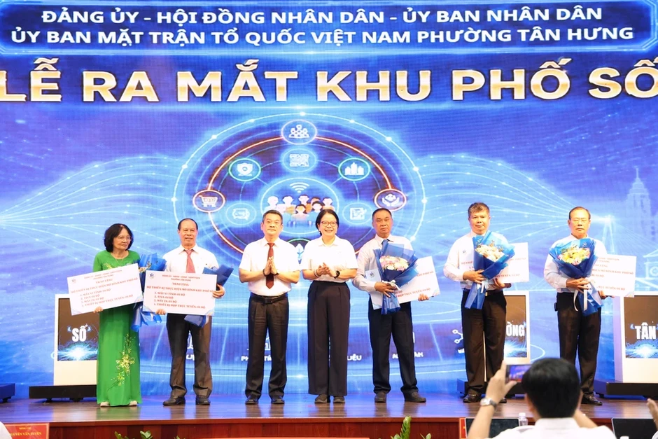 Khu phố số ở phường Tân Hưng, TP.HCM: Dùng 'QR một chạm' tương tác với chính quyền Khu phố số ở phường Tân Hưng, TP.HCM: Dùng 'QR một chạm' tương tác với chính quyền