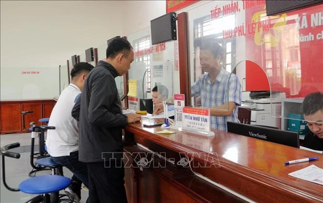 Khuyến khích cán bộ phát huy sáng kiến phục vụ người dân Khuyến khích cán bộ phát huy sáng kiến phục vụ người dân