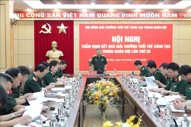 Khuyến khích công trình sáng tạo của lực lượng trực tiếp sản xuất, làm chủ trang bị, vũ khí Khuyến khích công trình sáng tạo của lực lượng trực tiếp sản xuất, làm chủ trang bị, vũ khí