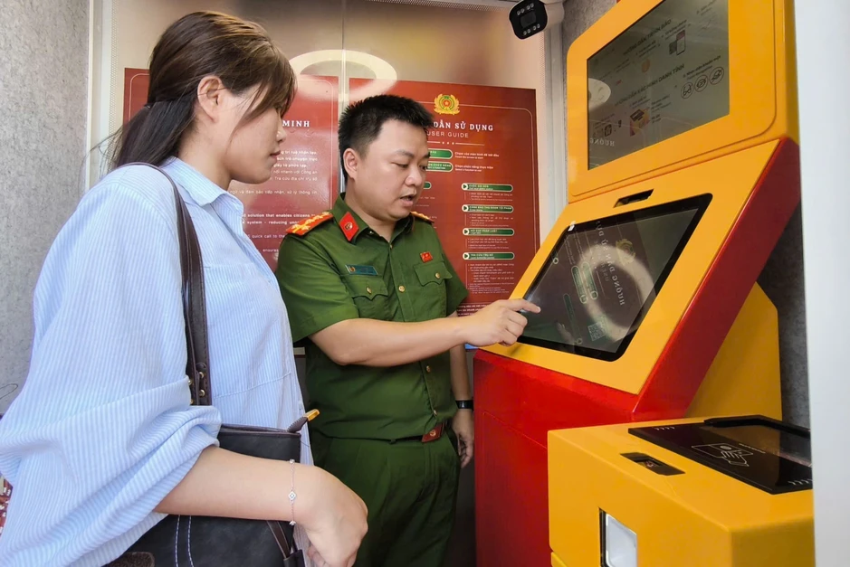 Ki-ốt cảnh sát thông minh ở Hà Nội hoạt động như thế nào? Ki-ốt cảnh sát thông minh ở Hà Nội hoạt động như thế nào?