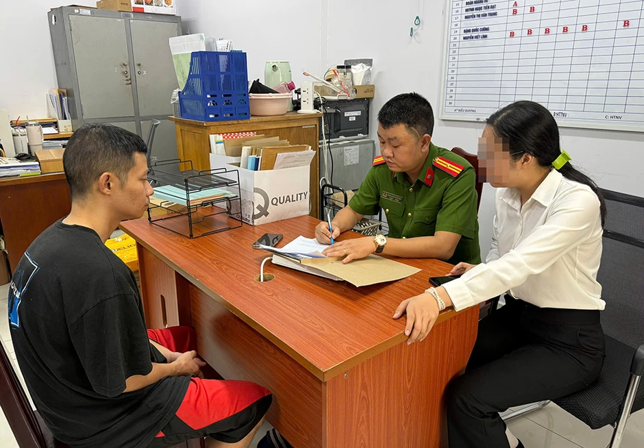 Kiểm tra bất ngờ một khách sạn, công an phát hiện ổ nhóm lừa đảo quốc tế Kiểm tra bất ngờ một khách sạn, công an phát hiện ổ nhóm lừa đảo quốc tế