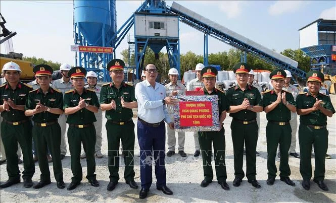 Kiểm tra công tác chuẩn bị bầu cử tại Đất Mũi Kiểm tra công tác chuẩn bị bầu cử tại Đất Mũi