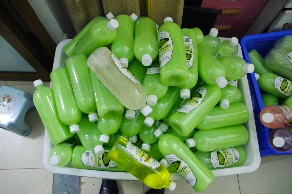 Kiểm tra kho rượu 'đặc sản' ở Ninh Bình, thu giữ gần 1.800 lít Kiểm tra kho rượu 'đặc sản' ở Ninh Bình, thu giữ gần 1.800 lít