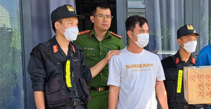 Kiên quyết với tội phạm, nghĩa tình với nhân dân Kiên quyết với tội phạm, nghĩa tình với nhân dân