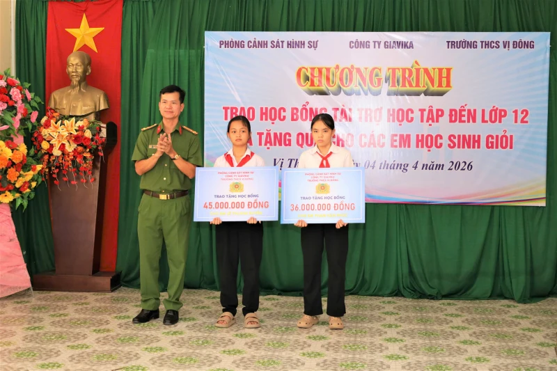 Kiên quyết với tội phạm, nghĩa tình với nhân dân Kiên quyết với tội phạm, nghĩa tình với nhân dân