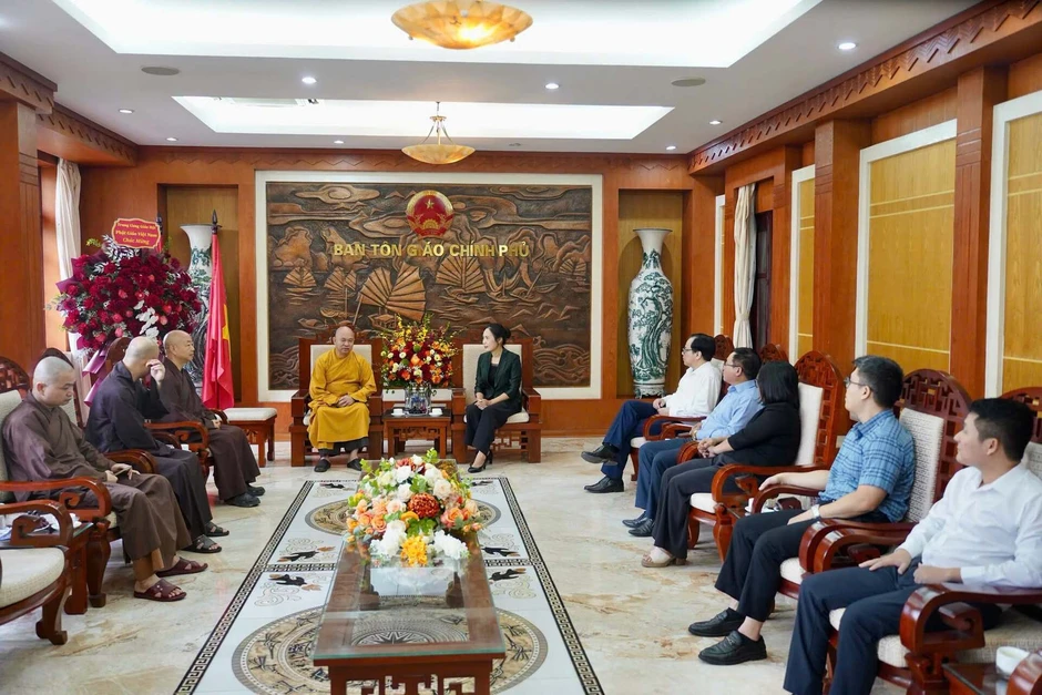 Kiến tạo thể chế để tôn giáo đồng hành cùng dân tộc Kiến tạo thể chế để tôn giáo đồng hành cùng dân tộc