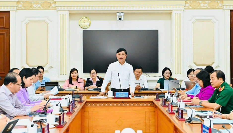 Kiện toàn Ủy ban bầu cử TP.HCM gồm 32 thành viên Kiện toàn Ủy ban bầu cử TP.HCM gồm 32 thành viên