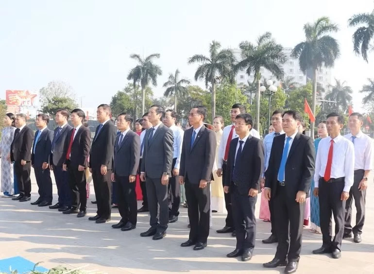Kỷ niệm 119 năm Ngày sinh Tổng Bí thư Lê Duẩn Kỷ niệm 119 năm Ngày sinh Tổng Bí thư Lê Duẩn