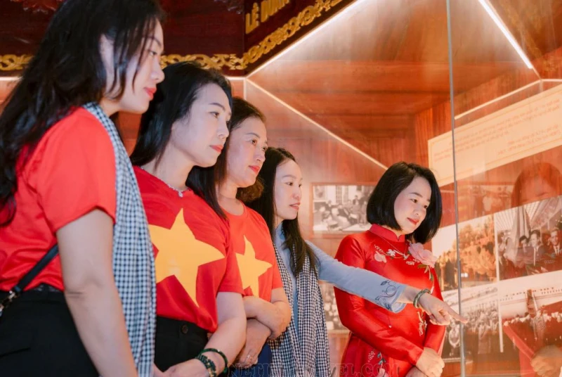 Kỷ niệm 119 năm Ngày sinh Tổng Bí thư Lê Duẩn Kỷ niệm 119 năm Ngày sinh Tổng Bí thư Lê Duẩn