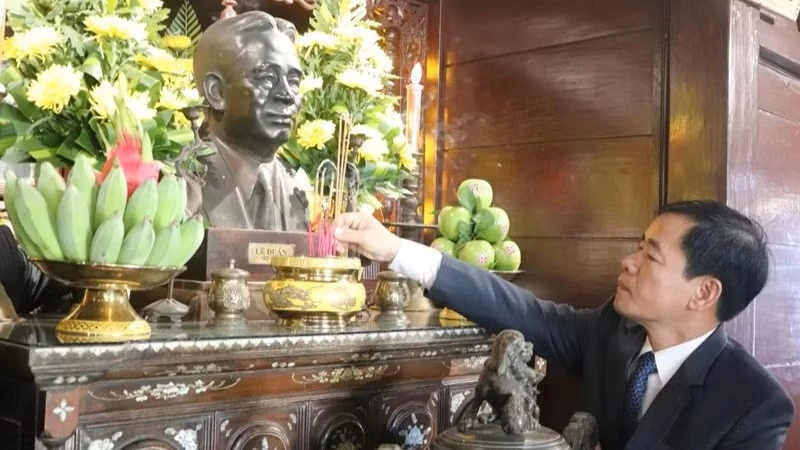 Kỷ niệm 119 năm Ngày sinh Tổng Bí thư Lê Duẩn Kỷ niệm 119 năm Ngày sinh Tổng Bí thư Lê Duẩn