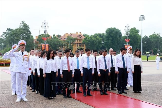 Kỷ niệm 136 năm Ngày sinh Chủ tịch Hồ Chí Minh: Lãnh đạo Đảng, Nhà nước vào Lăng viếng Bác Kỷ niệm 136 năm Ngày sinh Chủ tịch Hồ Chí Minh: Lãnh đạo Đảng, Nhà nước vào Lăng viếng Bác