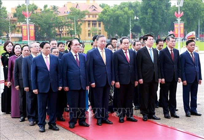 Kỷ niệm 136 năm Ngày sinh Chủ tịch Hồ Chí Minh: Lãnh đạo Đảng, Nhà nước vào Lăng viếng Bác Kỷ niệm 136 năm Ngày sinh Chủ tịch Hồ Chí Minh: Lãnh đạo Đảng, Nhà nước vào Lăng viếng Bác