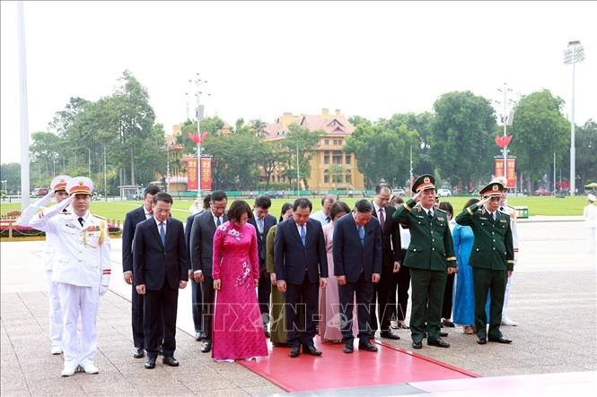 Kỷ niệm 136 năm Ngày sinh Chủ tịch Hồ Chí Minh: Lãnh đạo Đảng, Nhà nước vào Lăng viếng Bác Kỷ niệm 136 năm Ngày sinh Chủ tịch Hồ Chí Minh: Lãnh đạo Đảng, Nhà nước vào Lăng viếng Bác