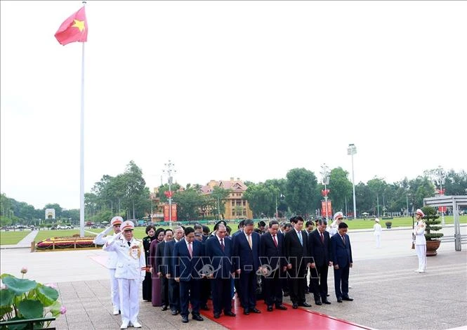 Kỷ niệm 136 năm Ngày sinh Chủ tịch Hồ Chí Minh: Lãnh đạo Đảng, Nhà nước vào Lăng viếng Bác Kỷ niệm 136 năm Ngày sinh Chủ tịch Hồ Chí Minh: Lãnh đạo Đảng, Nhà nước vào Lăng viếng Bác