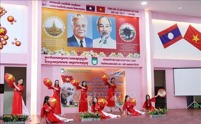 Kỷ niệm 136 năm Ngày sinh Chủ tịch Hồ Chí Minh tại Trường Song ngữ Lào-Việt Nam Nguyễn Du Kỷ niệm 136 năm Ngày sinh Chủ tịch Hồ Chí Minh tại Trường Song ngữ Lào-Việt Nam Nguyễn Du